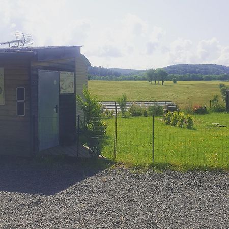 Logement Insolite Au Coeur De L'Auvergne Rochefort-Montagne Экстерьер фото