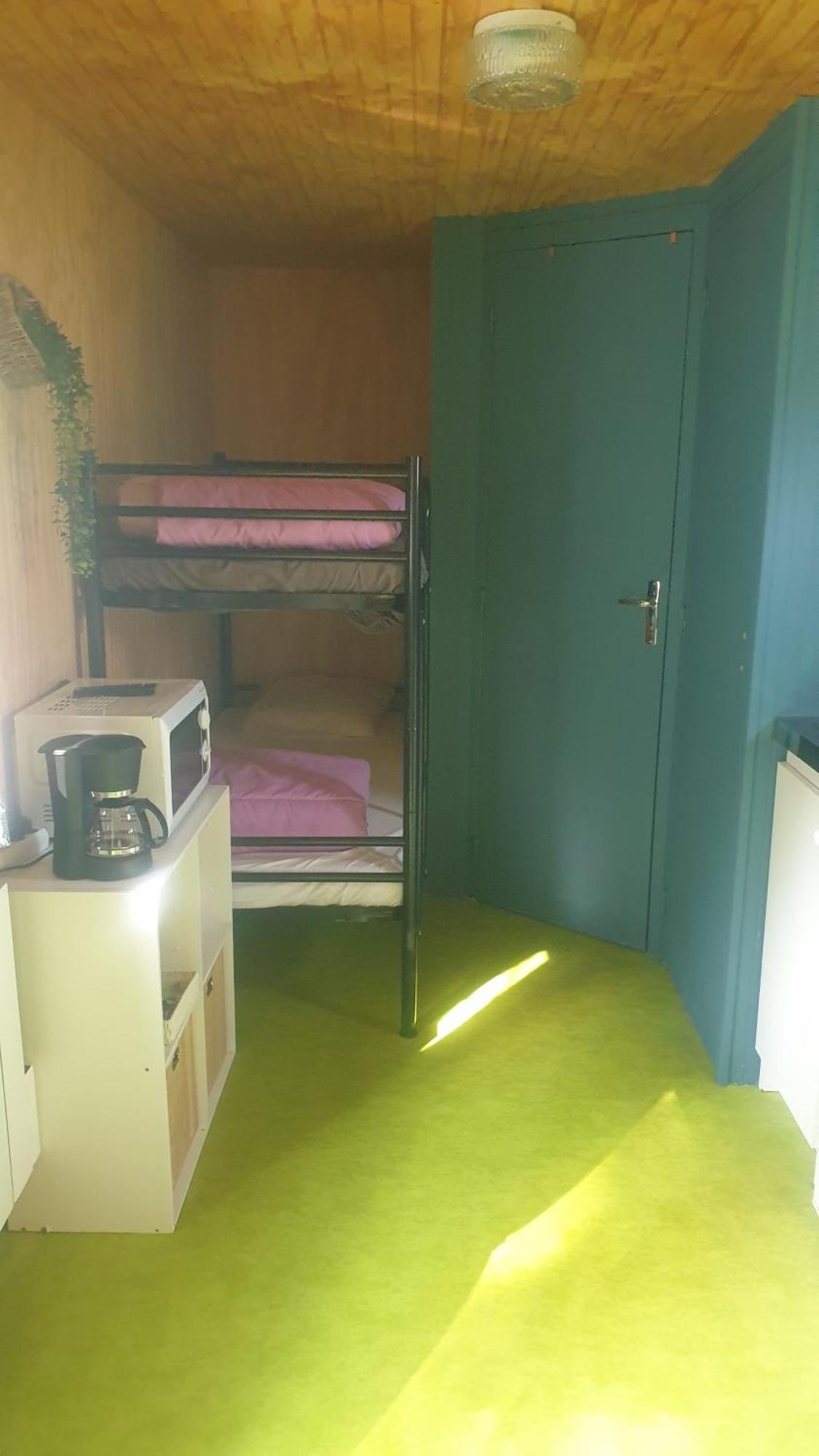 Logement Insolite Au Coeur De L'Auvergne Rochefort-Montagne Экстерьер фото